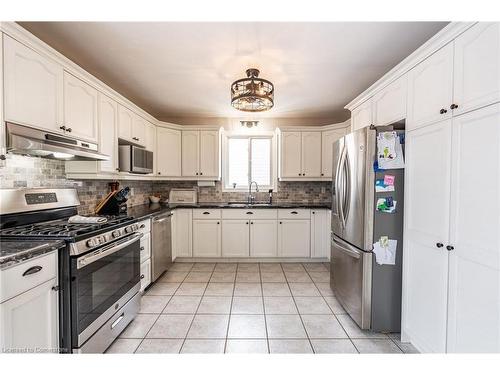 78 Celtic Drive, Caledonia, ON - Indoor Photo Showing Kitchen With Double Sink