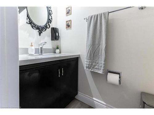 270 Rowntree Drive, Hamilton, ON - Indoor Photo Showing Bathroom