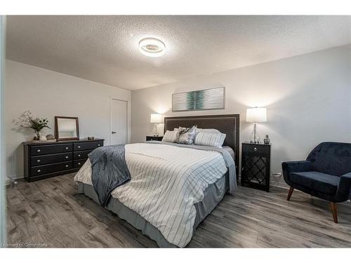 270 Rowntree Drive, Hamilton, ON - Indoor Photo Showing Bedroom