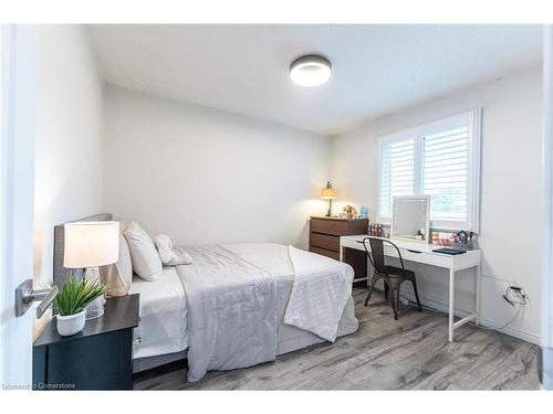 270 Rowntree Drive, Hamilton, ON - Indoor Photo Showing Bedroom