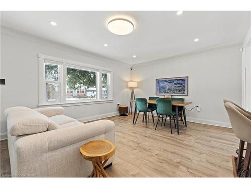 1025 Plains View Avenue, Burlington, ON - Indoor Photo Showing Living Room