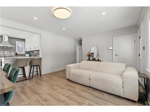 1025 Plains View Avenue, Burlington, ON - Indoor Photo Showing Living Room