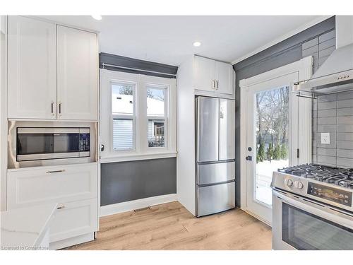 1025 Plains View Avenue, Burlington, ON - Indoor Photo Showing Kitchen