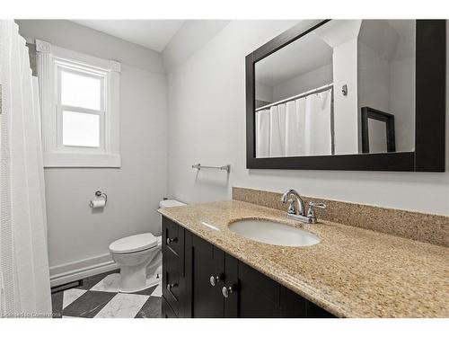 1025 Plains View Avenue, Burlington, ON - Indoor Photo Showing Bathroom