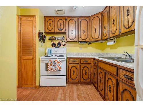 397 East 22Nd Street, Hamilton, ON - Indoor Photo Showing Kitchen