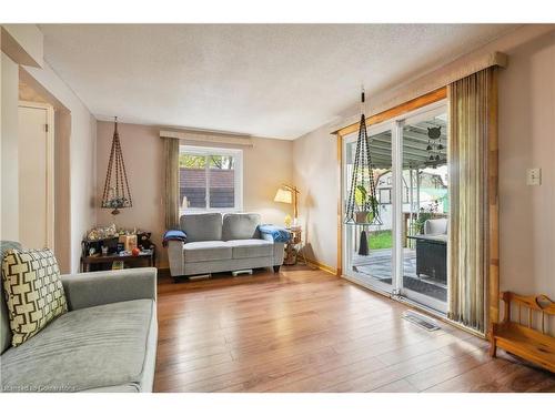 397 East 22Nd Street, Hamilton, ON - Indoor Photo Showing Living Room