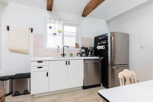 28 Picton Street W, Hamilton, ON - Indoor Photo Showing Kitchen