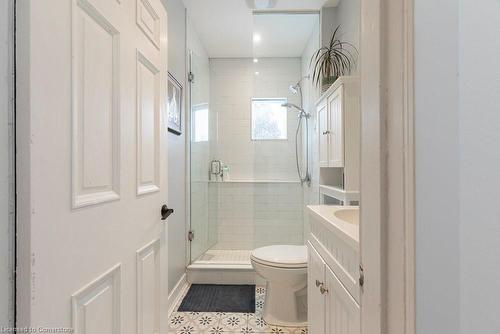 28 Picton Street W, Hamilton, ON - Indoor Photo Showing Bathroom