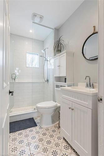 28 Picton Street W, Hamilton, ON - Indoor Photo Showing Bathroom