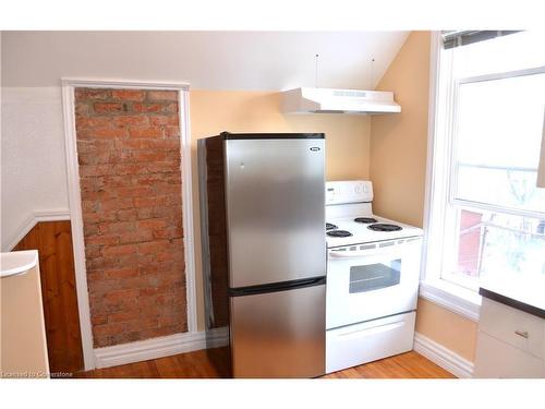 29 Oxford Street, Hamilton, ON - Indoor Photo Showing Kitchen