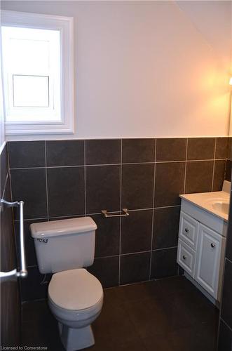 29 Oxford Street, Hamilton, ON - Indoor Photo Showing Bathroom