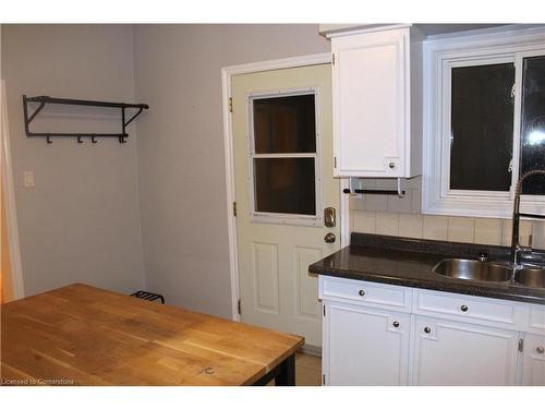 29 Oxford Street, Hamilton, ON - Indoor Photo Showing Kitchen