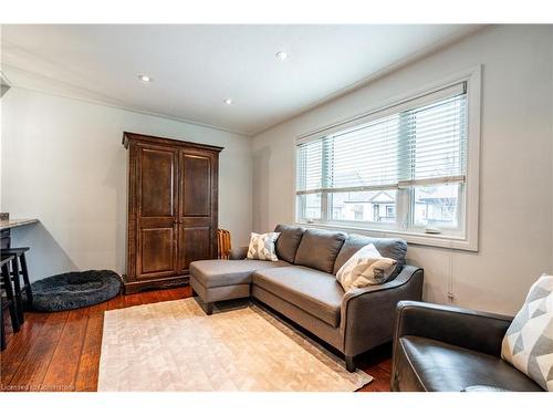 76 Park Row N, Hamilton, ON - Indoor Photo Showing Living Room