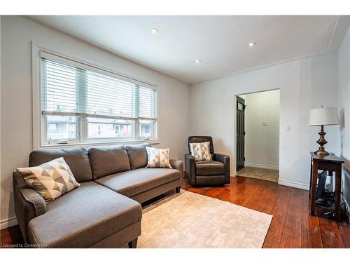 76 Park Row N, Hamilton, ON - Indoor Photo Showing Living Room