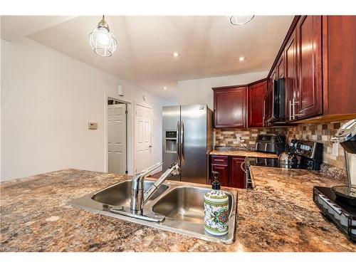 76 Park Row N, Hamilton, ON - Indoor Photo Showing Kitchen With Upgraded Kitchen