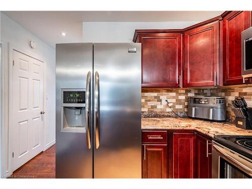 76 Park Row N, Hamilton, ON - Indoor Photo Showing Kitchen