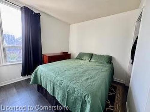 21 Minto Avenue, Hamilton, ON - Indoor Photo Showing Bedroom