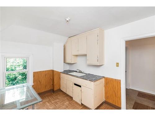 62 Francis Street, Hamilton, ON - Indoor Photo Showing Kitchen