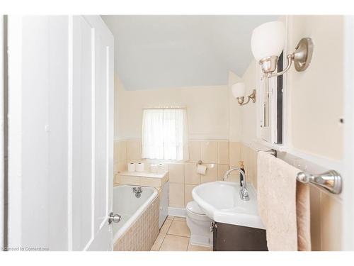 62 Francis Street, Hamilton, ON - Indoor Photo Showing Bathroom