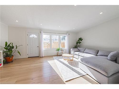 53 Albright Road, Hamilton, ON - Indoor Photo Showing Living Room