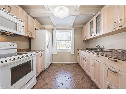 53 Albright Road, Hamilton, ON - Indoor Photo Showing Kitchen