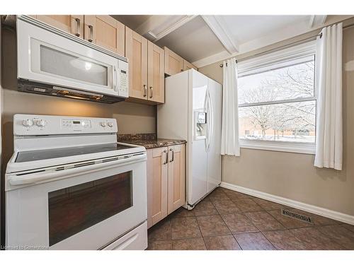 53 Albright Road, Hamilton, ON - Indoor Photo Showing Kitchen