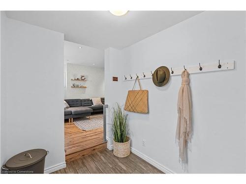 29 Weir Street S, Hamilton, ON - Indoor Photo Showing Other Room