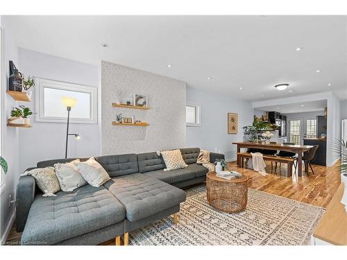 29 Weir Street S, Hamilton, ON - Indoor Photo Showing Living Room