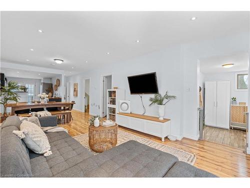 29 Weir Street S, Hamilton, ON - Indoor Photo Showing Living Room