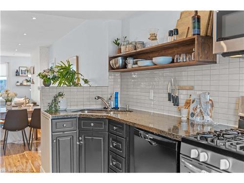 29 Weir Street S, Hamilton, ON - Indoor Photo Showing Kitchen With Upgraded Kitchen