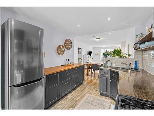 29 Weir Street S, Hamilton, ON - Indoor Photo Showing Kitchen With Double Sink With Upgraded Kitchen