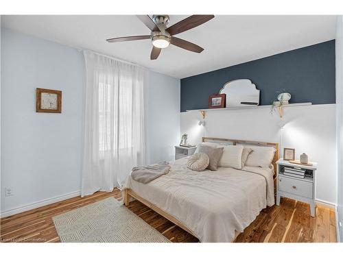 29 Weir Street S, Hamilton, ON - Indoor Photo Showing Bedroom