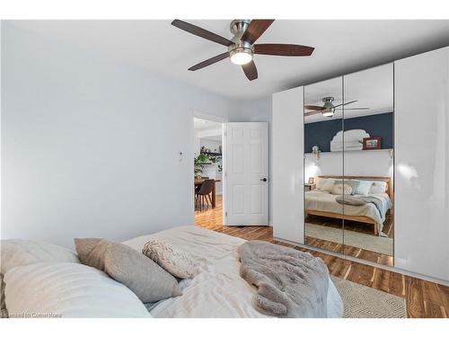 29 Weir Street S, Hamilton, ON - Indoor Photo Showing Bedroom