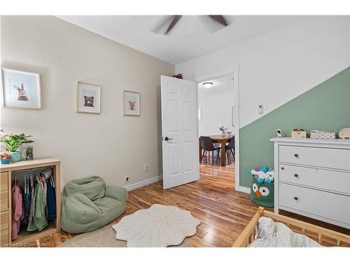 29 Weir Street S, Hamilton, ON - Indoor Photo Showing Bedroom