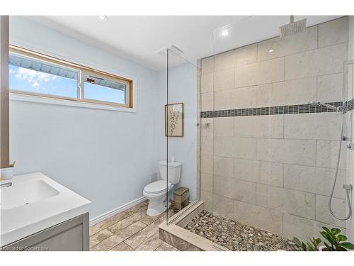 29 Weir Street S, Hamilton, ON - Indoor Photo Showing Bathroom