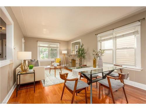 209 Weir Street N, Hamilton, ON - Indoor Photo Showing Living Room