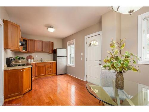 209 Weir Street N, Hamilton, ON - Indoor Photo Showing Kitchen