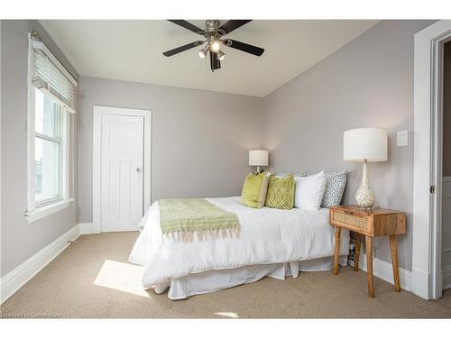 209 Weir Street N, Hamilton, ON - Indoor Photo Showing Bedroom