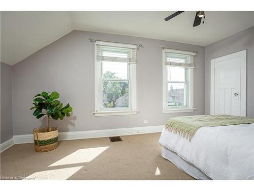 209 Weir Street N, Hamilton, ON - Indoor Photo Showing Bedroom