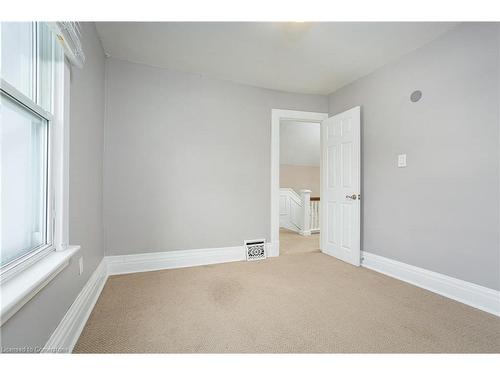 209 Weir Street N, Hamilton, ON - Indoor Photo Showing Other Room