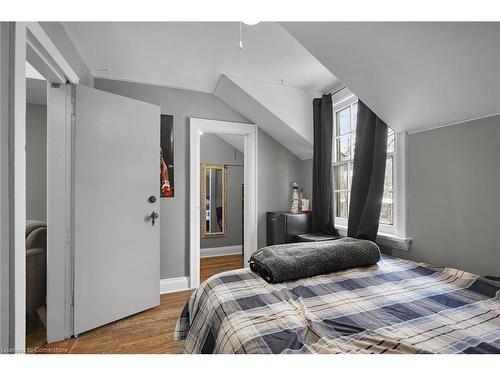 223 Epworth Avenue, London, ON - Indoor Photo Showing Bedroom