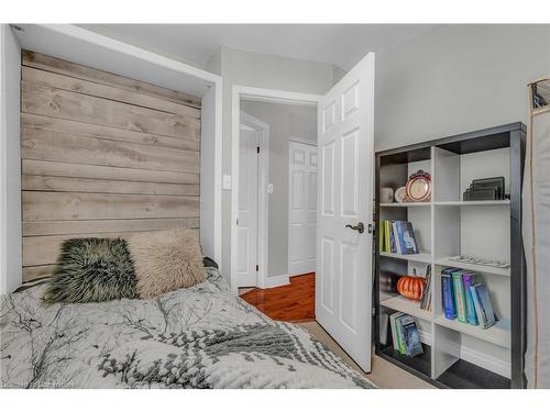 82 Rymal Road E, Hamilton, ON - Indoor Photo Showing Bedroom