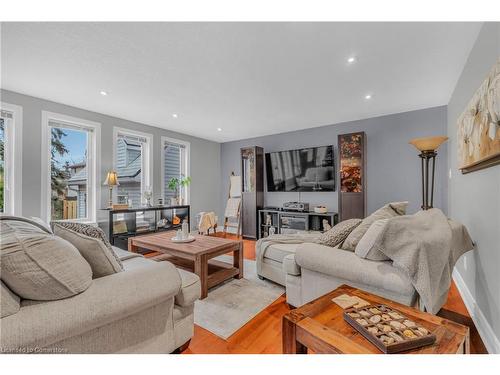 82 Rymal Road E, Hamilton, ON - Indoor Photo Showing Living Room