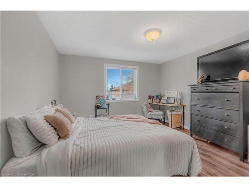 82 Rymal Road E, Hamilton, ON - Indoor Photo Showing Bedroom