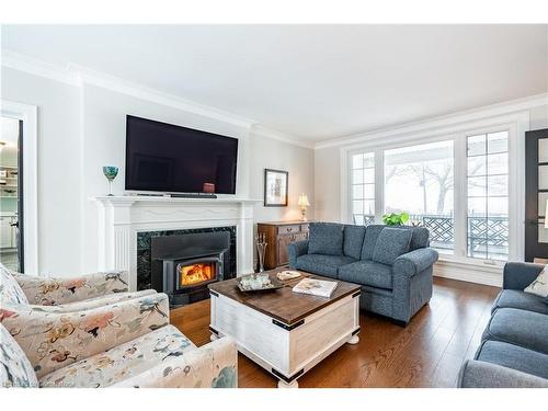 122 Mountain Brow Boulevard, Hamilton, ON - Indoor Photo Showing Living Room With Fireplace