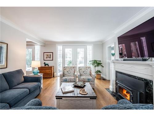 122 Mountain Brow Boulevard, Hamilton, ON - Indoor Photo Showing Living Room With Fireplace