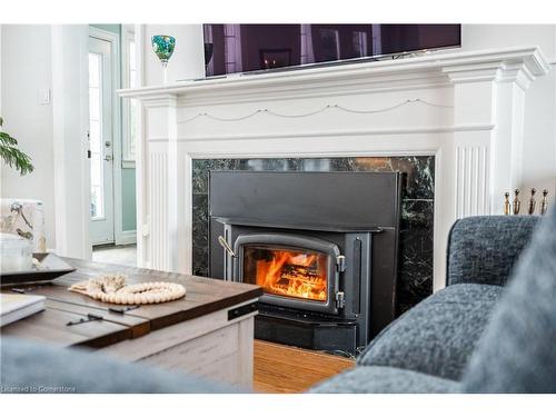 122 Mountain Brow Boulevard, Hamilton, ON - Indoor Photo Showing Living Room With Fireplace