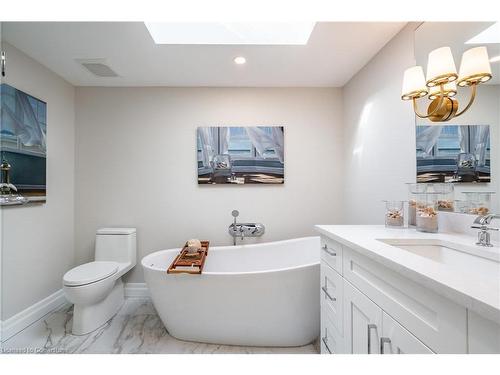 122 Mountain Brow Boulevard, Hamilton, ON - Indoor Photo Showing Bathroom