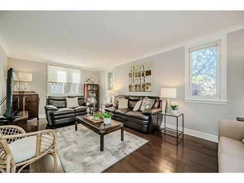 2 Chedoke Avenue, Hamilton, ON - Indoor Photo Showing Living Room