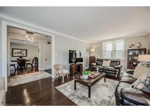 2 Chedoke Avenue, Hamilton, ON - Indoor Photo Showing Living Room